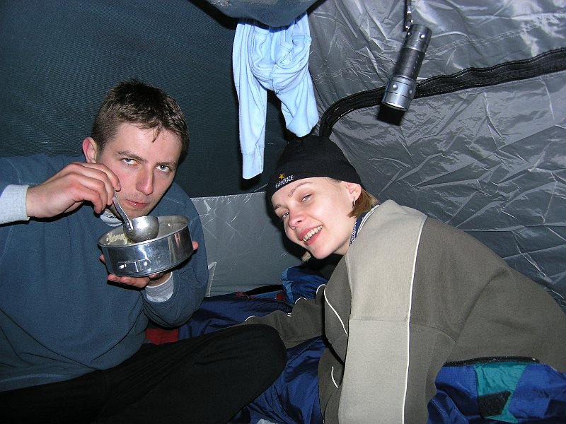 PICT0032.JPG - Rýchlo sme postavili stan a niečo navarili